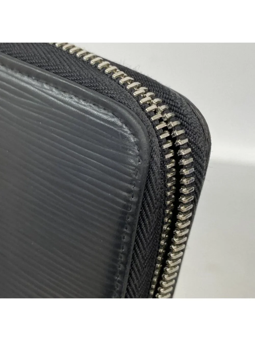 Louis Vuitton Wallet Epi Zippy Vertical Noir